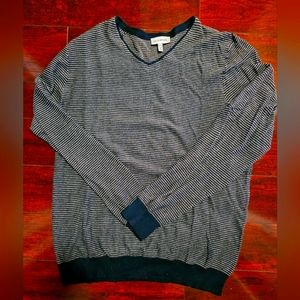 Le Chateau v neck sweater